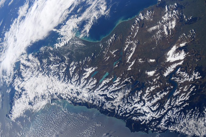 Pohled na Jižní Alpy na Novém Zélandu z Mezinárodní vesmírné stanice (ISS)