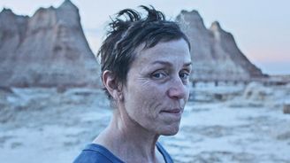 Oscarový vítězný film Země nomádů moc emocí nevyvolá, nejlepší je v tom, co v něm vůbec není 