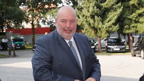 Ministr zemědělství Miroslav Toman (ČSSD) nařídil mimořádnou revizi všech jatek v Česku.