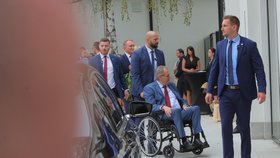 Miloš Zeman s manželkou Ivanou na Zemi živitelce.