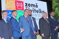 Země živitelka s Bleskem začala: Zeman poslal jasný vzkaz vládě, Nekula děkoval za počasí