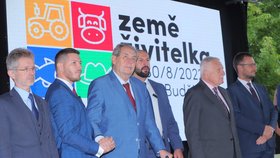 Země živitelka: Prezident Miloš Zeman, expremiér Václav Klaus a předseda Senátu Miloš Vystrčil