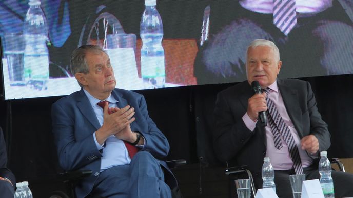 Země živitelka: Prezident Miloš Zeman a bývalý prezident Václav Klaus.