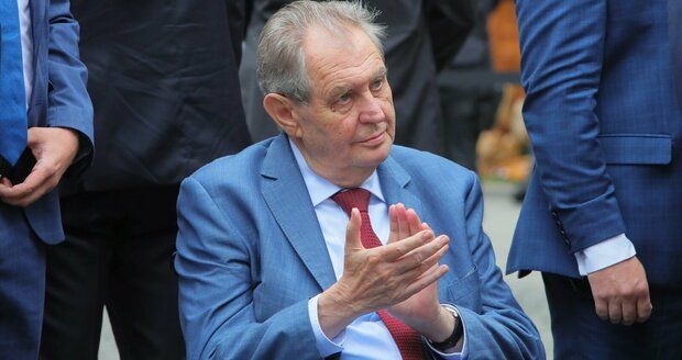 Zeman se kvůli požáru v Českém Švýcarsku obul do Bursíka i správců parku: Za oheň může kůrovec?