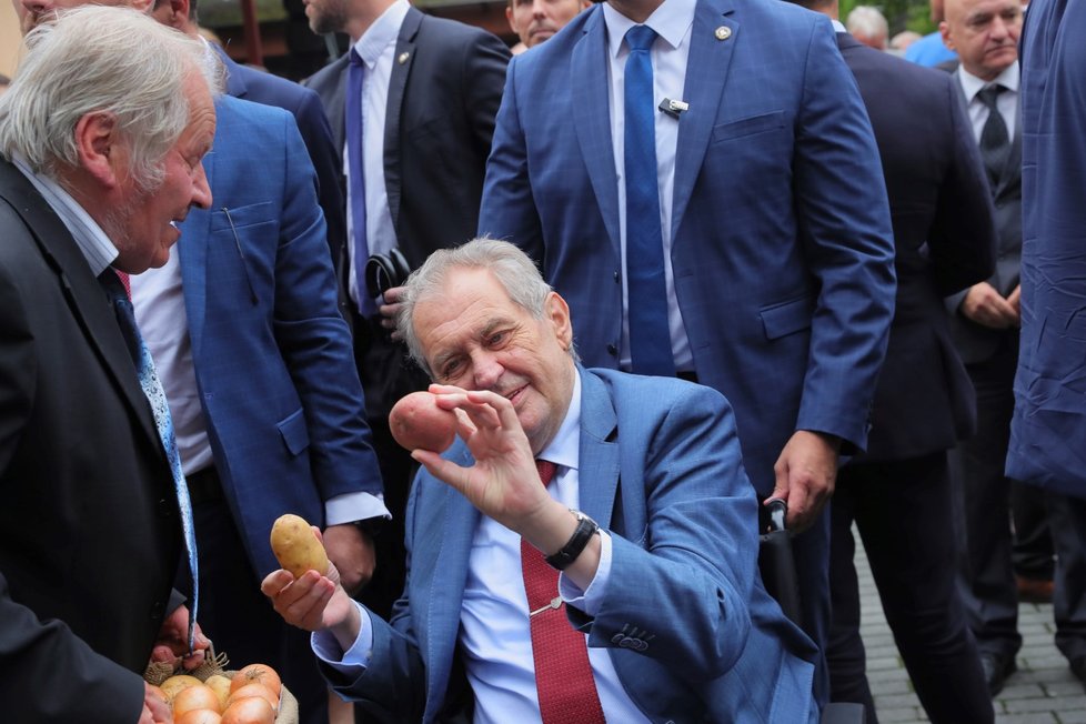 Země živitelka: Prezident Miloš Zeman.