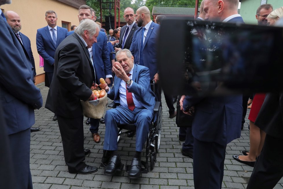 Země živitelka: Prezident Miloš Zeman.