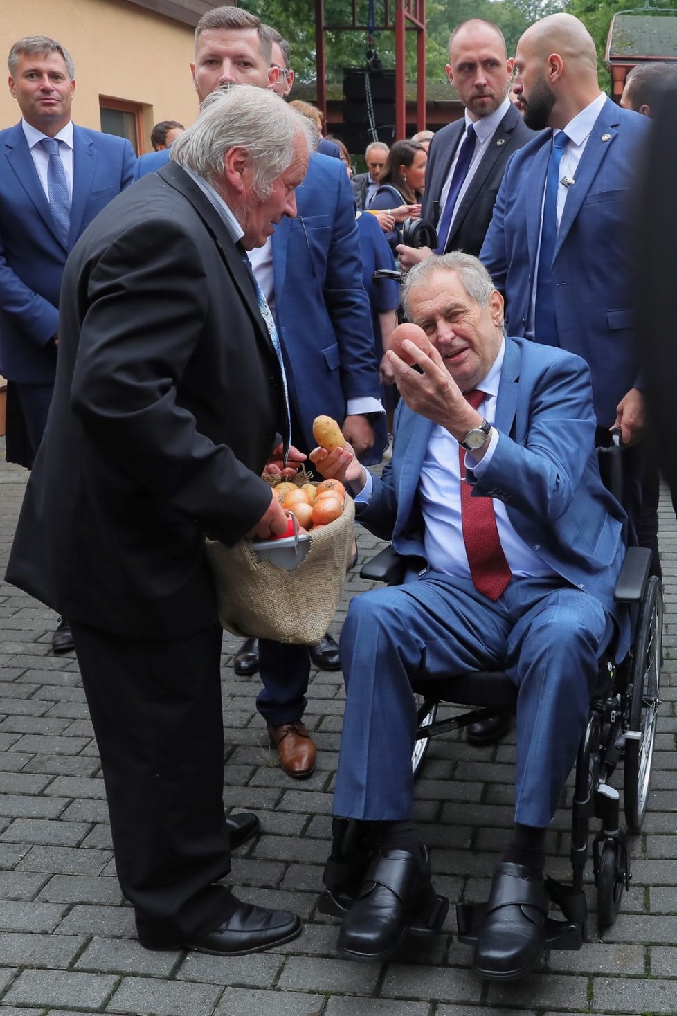 Země živitelka: Prezident Miloš Zeman.