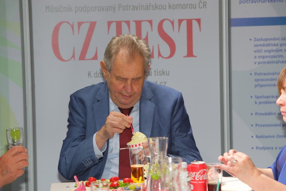 Země živitelka: Prezident Miloš Zeman.