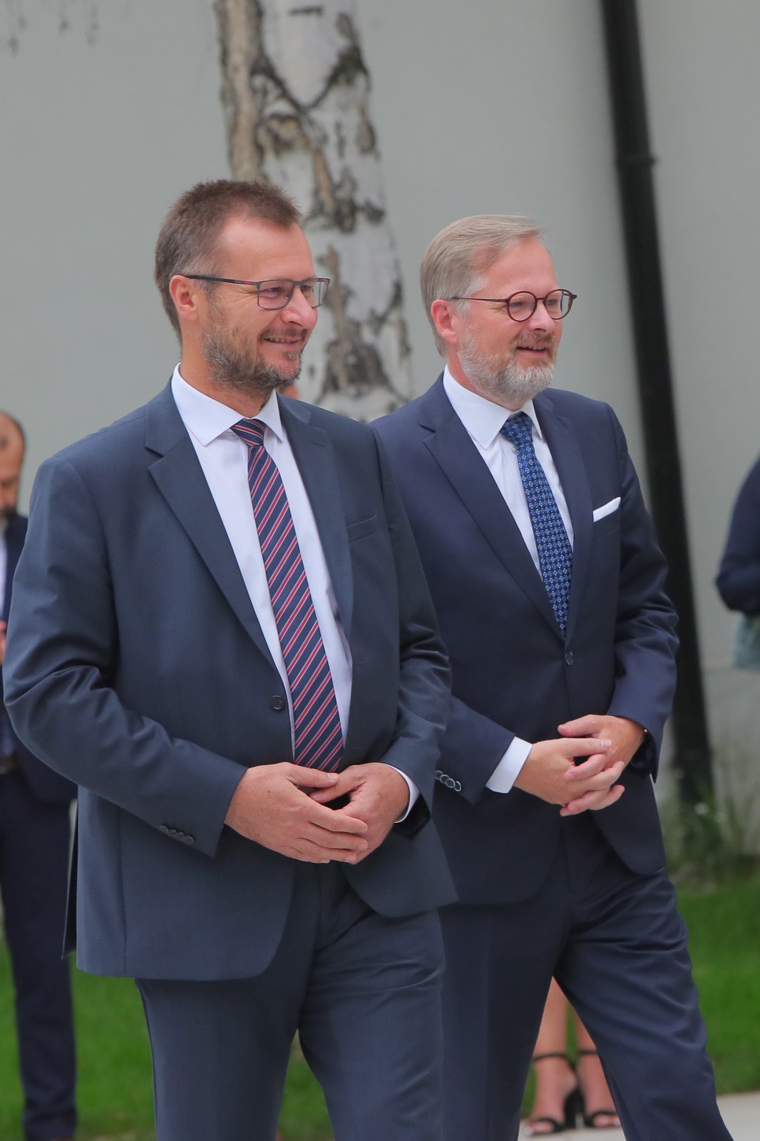 Premiér Petr Fiala s ministrem zemědělství Zdeňkem Nekulou na Zemi živitelce.
