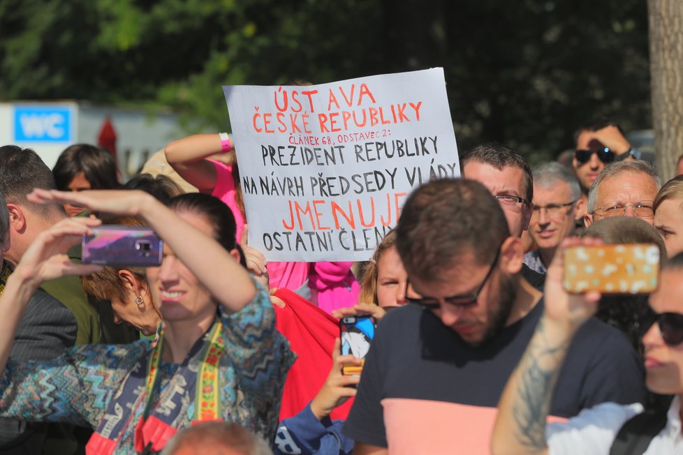 Protest proti Zemanovi na Zemi živitelce: Dozvuk nejmenování Michala Šmardy ministrem kultury