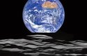 Fotografi i Země nad povrchem Měsíce pořídila v říjnu 2015 americká sonda LRO. Podobnou scene rii mohli vidět také astronauti z programu Apollo
