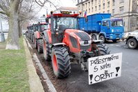 Traktory s návěsy zamíří na hranice. Část zemědělců přiblížila čtvrteční protesty v regionech