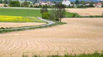 Zemědělská půda zdražila, v příštích letech může zlevnit