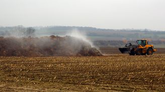 Eroze ohrožuje českou půdu. Vláda přesto plánuje ochranu před ní oslabit Eroze ohrožuje českou půdu. Vláda přesto plánuje ochranu před ní oslabit