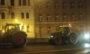 Velký protest zemědělců: Prahou se valí stovky traktorů