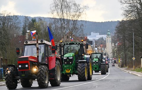 Fialova vláda po výjezdním zasedání: Ústup zemědělcům? Ministry opět vítaly traktory