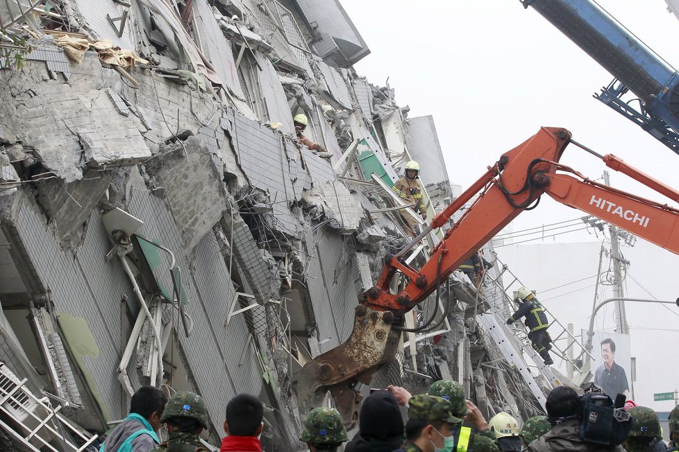 Minimálně 14 mrtvých si vyžádalo silné zemětřesení na Tchaj-wanu.