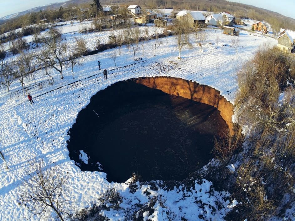 Tato jáma měla 20 metrů v průměru a 12 do hloubky.