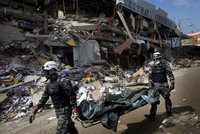 Zničené domy a již 413 mrtvých. Počet obětí zemětřesení v Ekvádoru stále roste