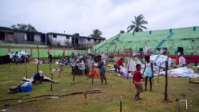 Obětí zemětřesení na Haiti dramaticky přibývá.