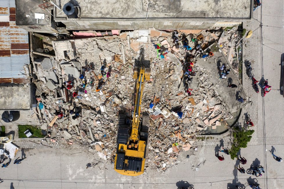 Haiti se vzpamatovává z ničivého zemětřesení.