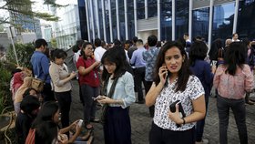 Indonéský ostrov Jáva postihlo zemětřesení o síle 6,1 stupně. V Jakartě utíkali lidé na ulici