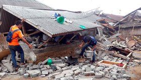 V Indonésii po zemětřesení byly evakuovány stovky osob.