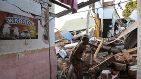 Zemětřesení v Indonésii si vyžádalo stovku mrtvých, počet nemusí být konečný.