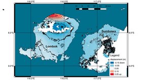 Mapa vědců z NASA ukazuje, jak série tří zemětřesení pohnula ostrovem Lombok.