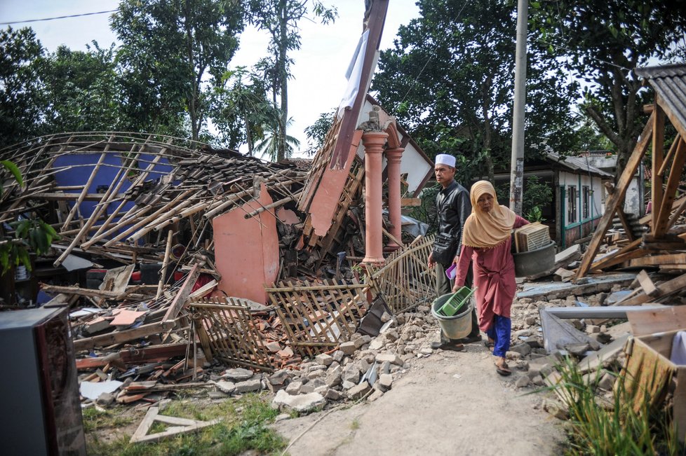 Následky ničivého zemětřesení v Indonésii (22.11.2022)