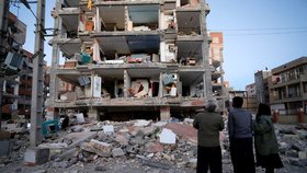 Listopadové zemětřesení v Íránu a Iráku si vyžádalo více než 130 obětí.