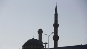 Zemětřesení v Istanbulu vzbudilo paniku, otřesy způsobily kolaps minaretů.