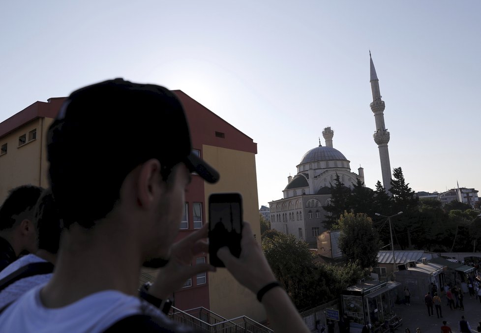 Zemětřesení v Istanbulu vzbudilo paniku, otřesy způsobily kolaps minaretů.