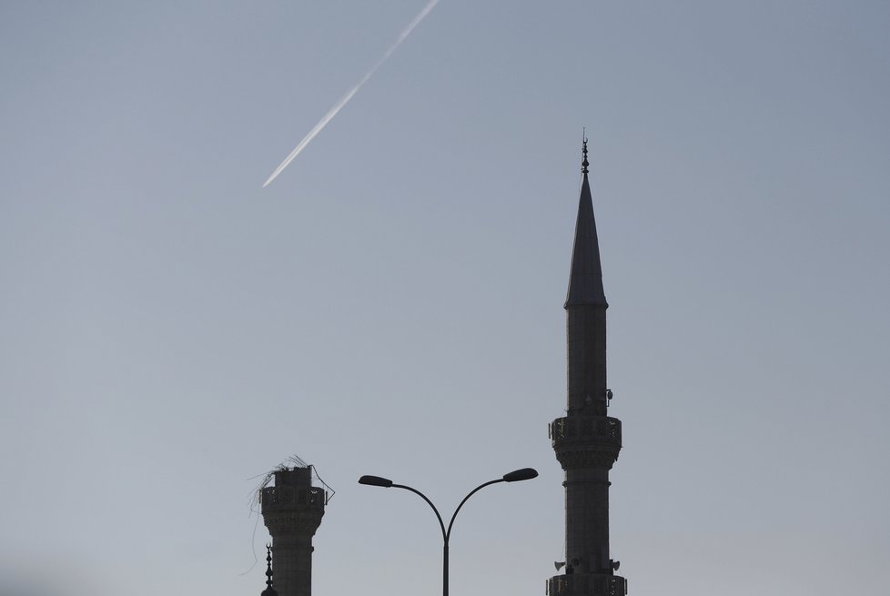 Zemětřesení v Istanbulu vzbudilo paniku, otřesy způsobily kolaps minaretů.