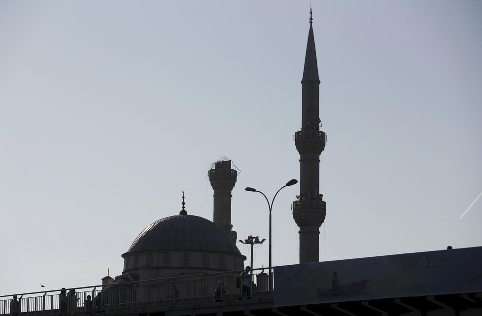 Zemětřesení v Istanbulu vzbudilo paniku, otřesy způsobily kolaps minaretů.