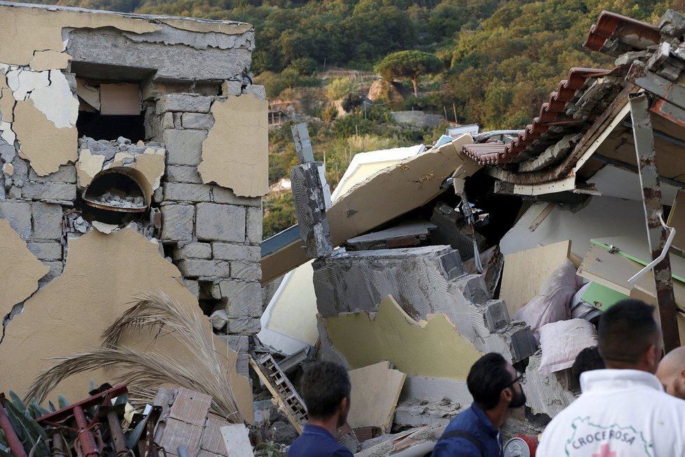 Otřesy poničily mnoho staveb.