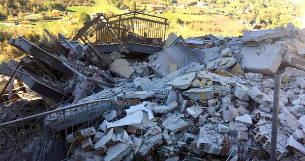 Střední Itálii zasáhlo silné zemětřesení. Zraněných jsou desítky lidí