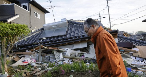 Zemětřesení v Japonsku: 12 zraněných, tsunami a výpadek u jaderného paliva