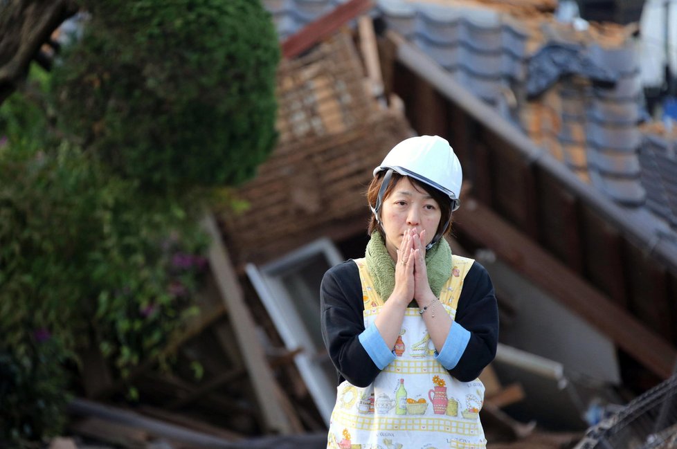 Japonskem otřáslo druhé silné zemětřesení. Zemřely desítky lidí.