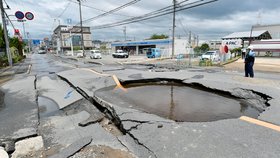 Zemětřesení, jehož intenzitu úřady původně odhadovaly na 5,9 stupně, napáchalo také materiální škody.