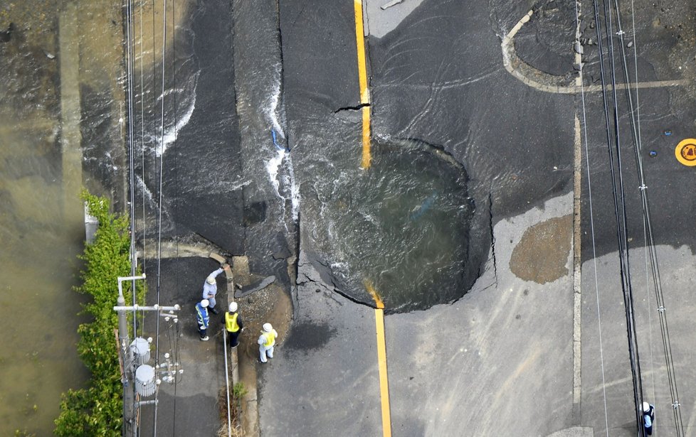 Přírodní katastrofy nejsou v Japonsku ničím neobvyklým. Naposledy zasáhlo zemi 18. června silné zemětřesení.
