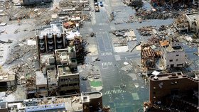 Ničivé zemětřesení a smrticí tsunami zasáhly v březnu Japonsko - ilustrační foto