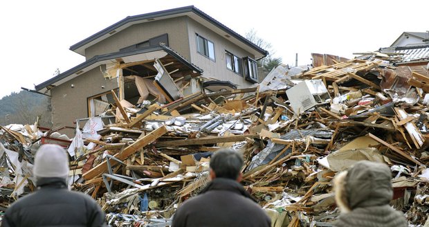 Tento obrázek je ze zemětřesení v Japonsku. Obyvatélé Jávy měli tentokrát velké štěstí.