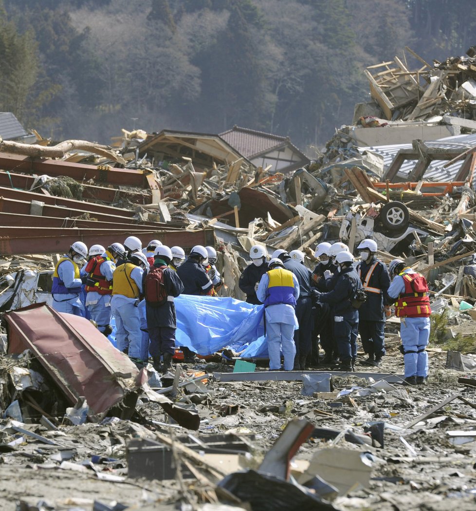 Tsunami a zemětřesení zničily Japonsko