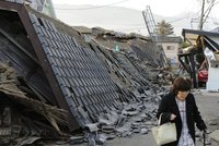 Japonsko se bojí tsunami. Kvůli zemětřesení jsou tisíce lidí bez proudu a vody