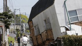 Další otřesy v Japonsku přinesly varování před tsunami.