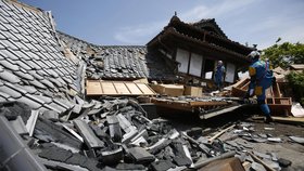 Další otřesy v Japonsku přinesly varování před tsunami.