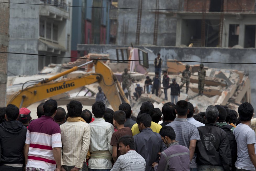 Ničivé zemětřesení v Nepálu si vyžádalo tisíce obětí.