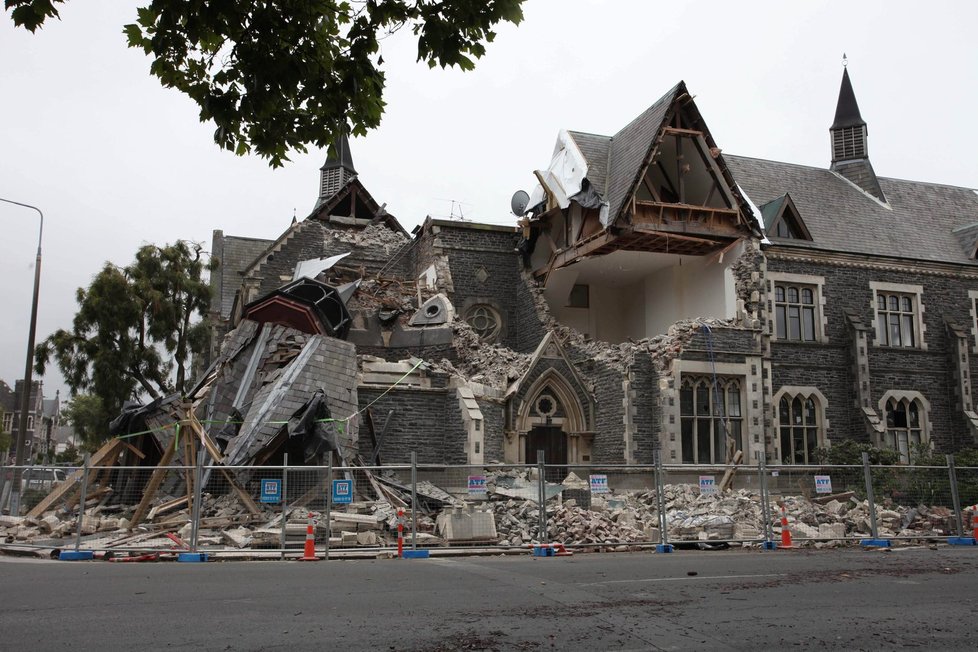 Ve městě Christchurch byly zničeny desítky domů. V jejich sutinách zahnulo nejméně 65 lidí