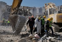 Počty obětí po zemětřesení v Turecku a Sýrii dál stoupají. Mrtvých je kolem 51 tisíc
